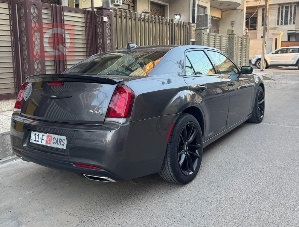 کرایسلەر 300